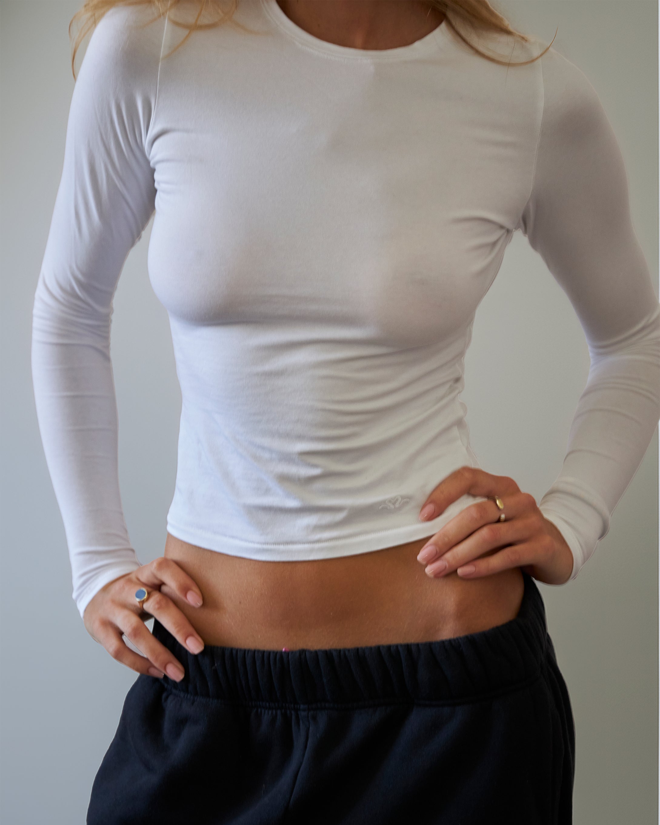 LONGSLEEVEWHITE.jpg